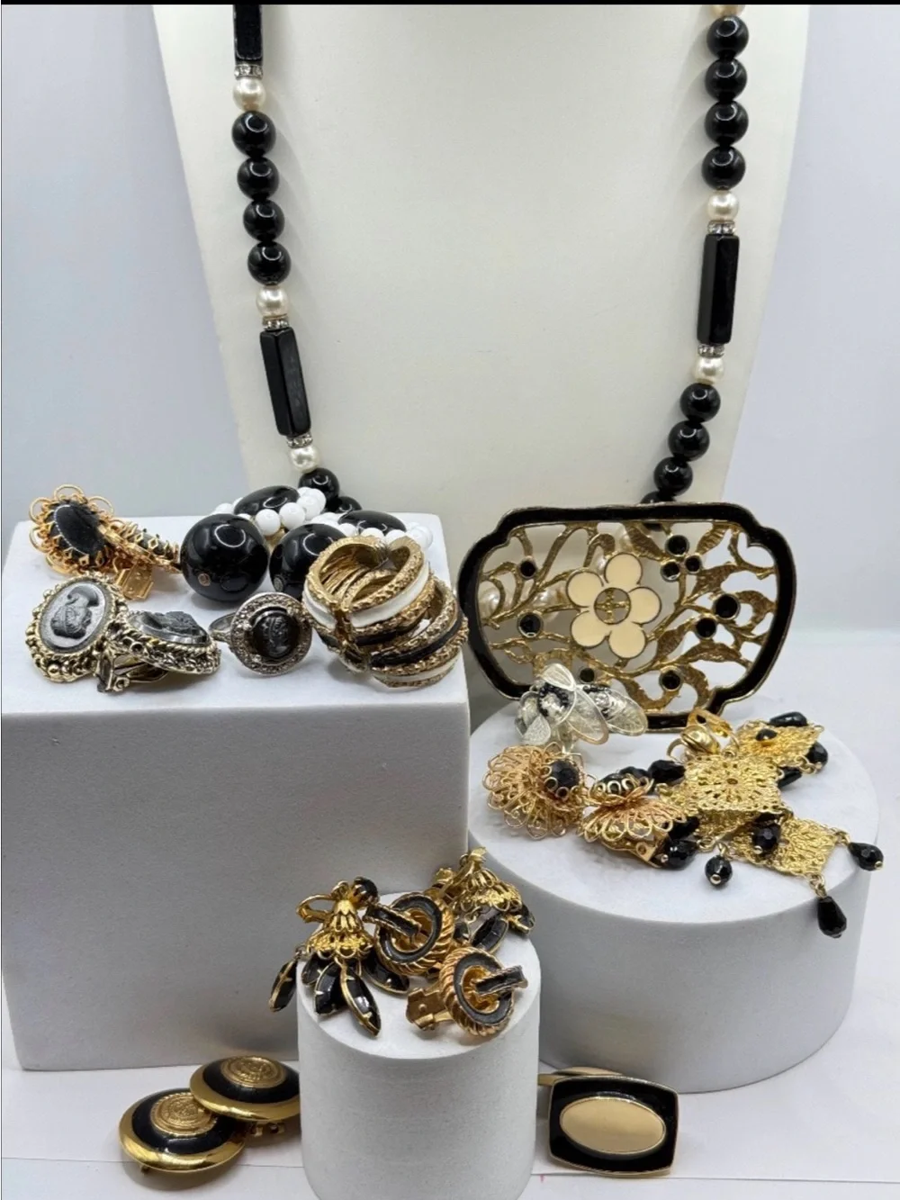 Vintage Black Gold Jewelry Lot - Picture 1 of 10